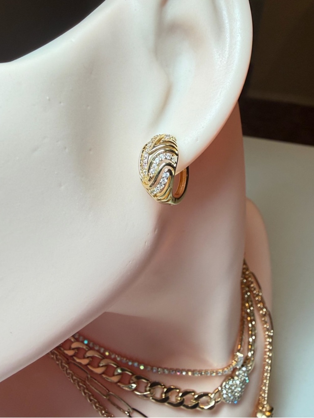 Fashion Gold Inlaid Hoop Earrings. - Picture 5 of 6